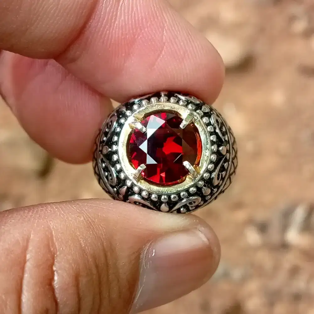 Natural Pyrope Garnet Sri Lanka 3.2 ct memo GLI