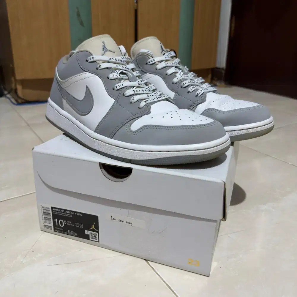 Air Jordan 1 low wolf grey (size 42.5)