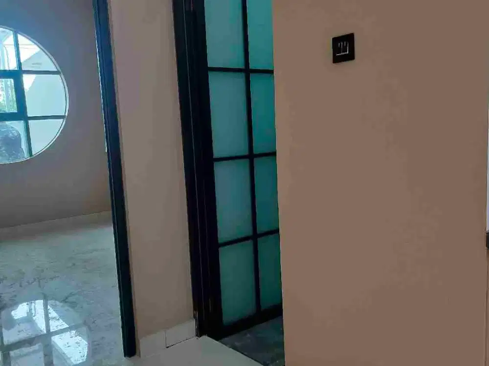 RUMAH BAGUS JALAN UTAMA SAMPING TAMAN HARGA LAMA 750JT NEGO