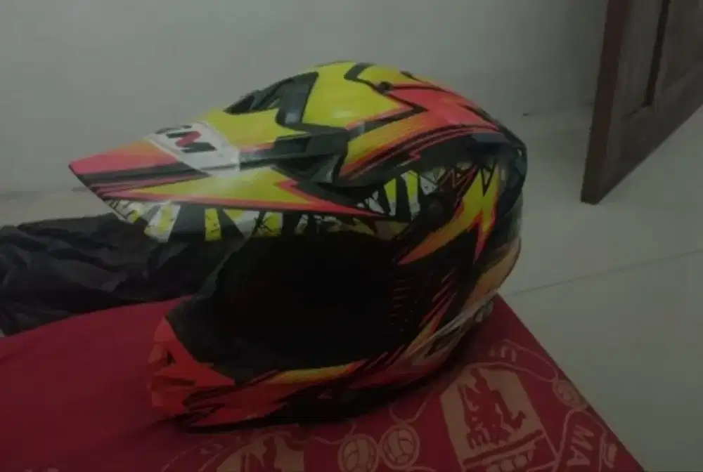 Jual helm karna udah tidak terpakai