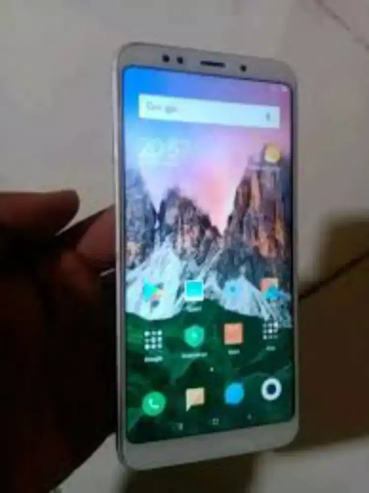 Dijual Xiaomi Redmi 5 Plus, 4gb/64gb, Normal pakai, atau tuker tambah