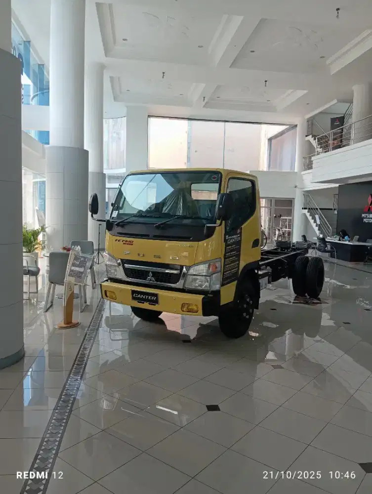 Ready truk Mitsubishi Fuso.