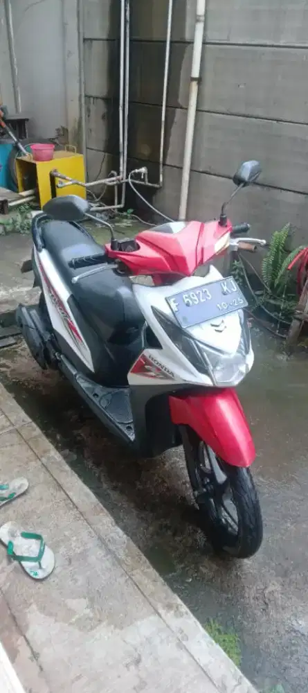 Dijual motor honda beat 2015