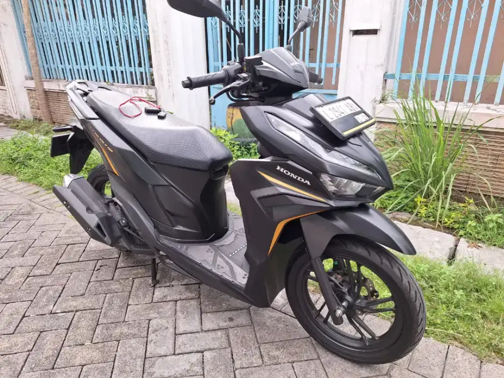 BU vario 125 2023 km 26 rb istimewa ful ori samsat manyar