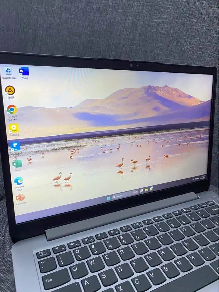 Laptop Lenovo RYZEN 3 7320U