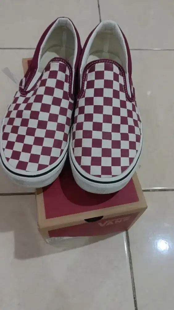 Vans classic slip on red checkerboard