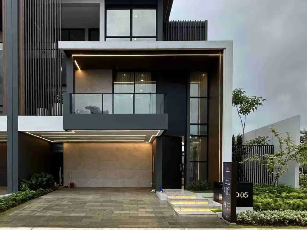 RUMAH MEWAH 3 LANTAI DENGAN PRIVATE LIFT