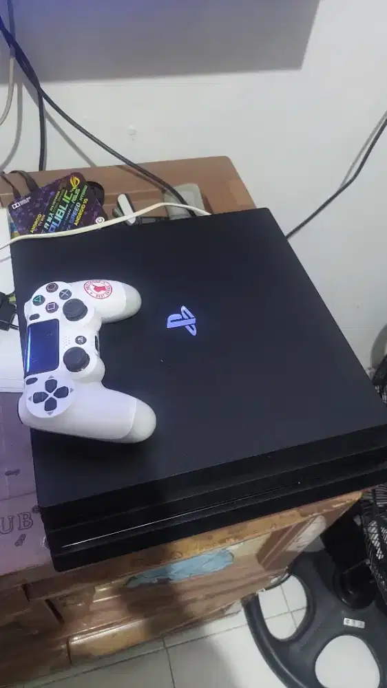 PS 4 PRO CUH-7218B