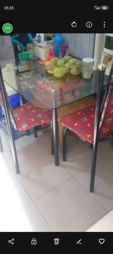 Meja makan kaca 4 kursi