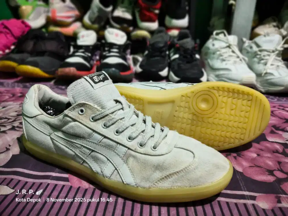 Sepatu onit second
