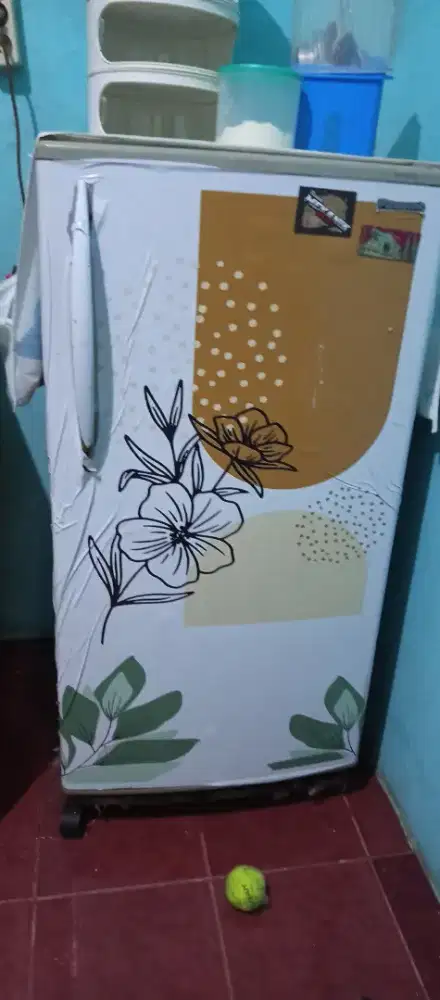 Kulkas satu pintu merek politrin