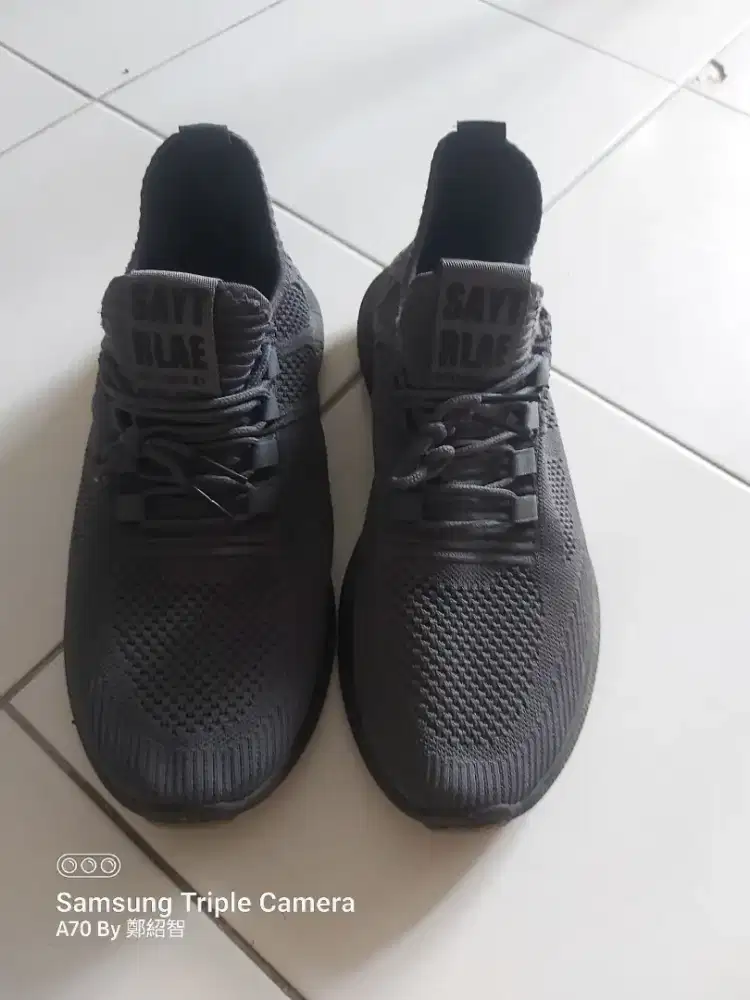 Jual Sepatu ukuran 42, kebesaran. Jual 150ribu aja.
