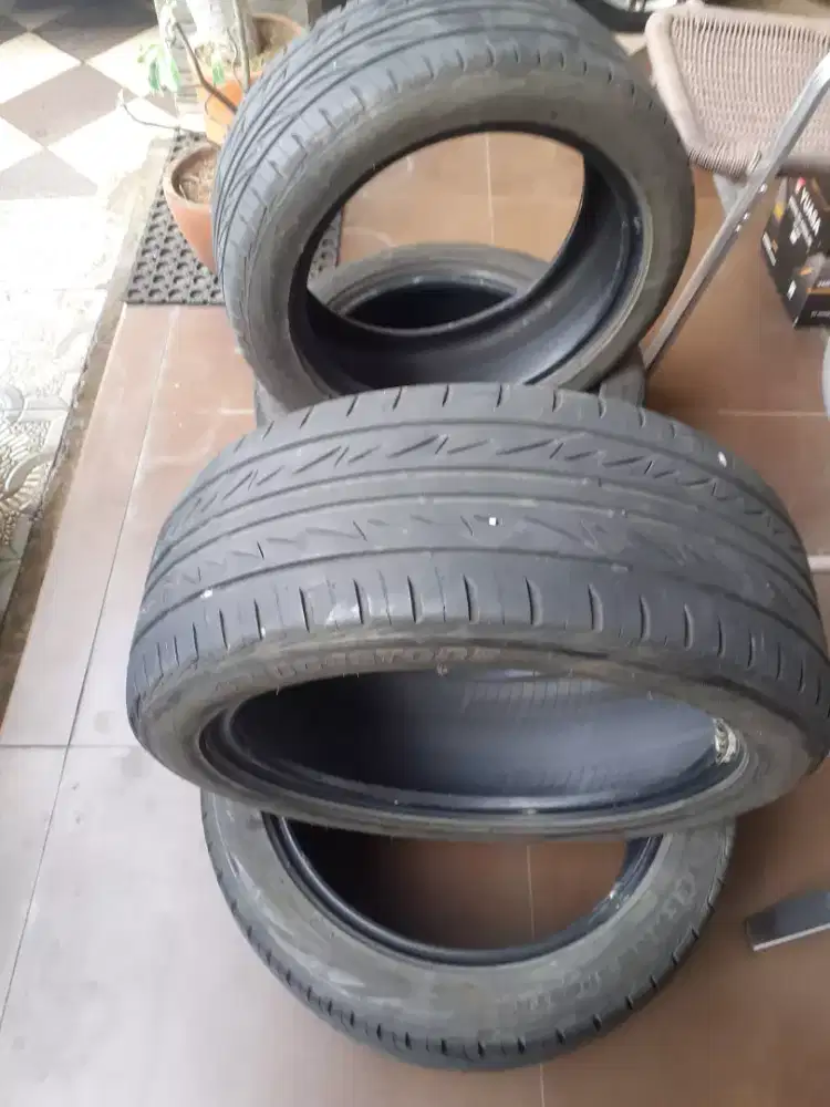 Ban Mobil Sedan Yaris