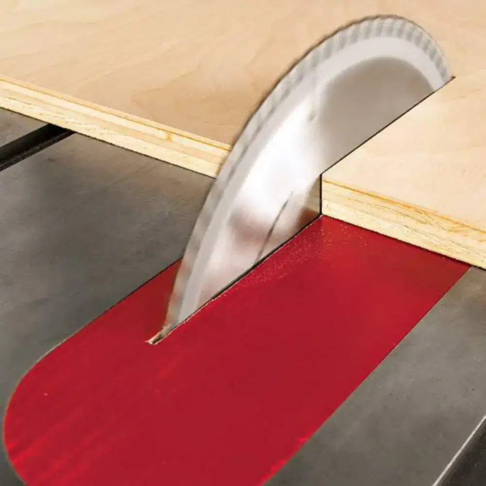 Tukang Potong Kayu, Triplek