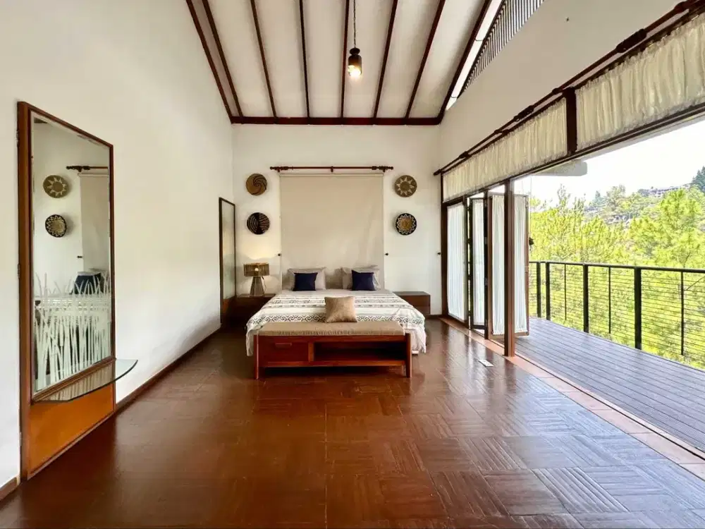 DIJUAL VILLA 5 LANTAI DI DAGO PAKAR RESORT BANDUNG