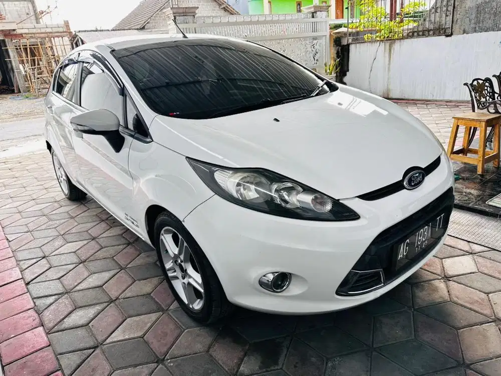 Fiesta 2012 putih S sport viesta ford fista