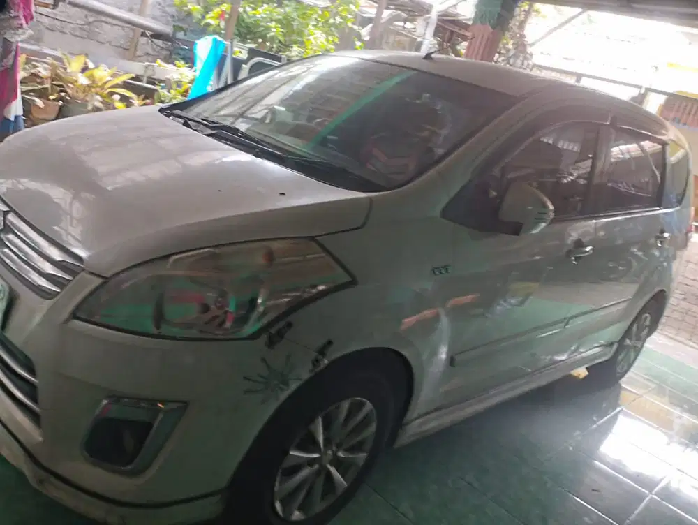 Suzuki Ertiga MT 2014 Bensin putih mulus
