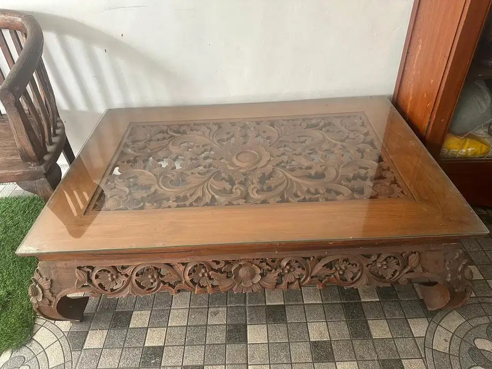 Meja ukir cantik dan kokoh lapis kaca