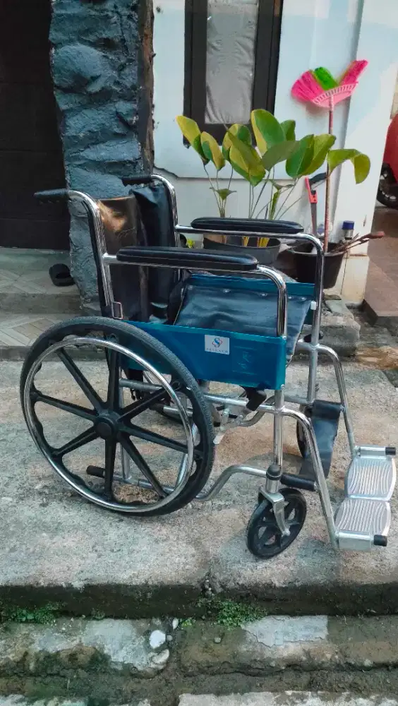 Kursi Roda Standar Rumah Sakit Merk Sellaco Bekas