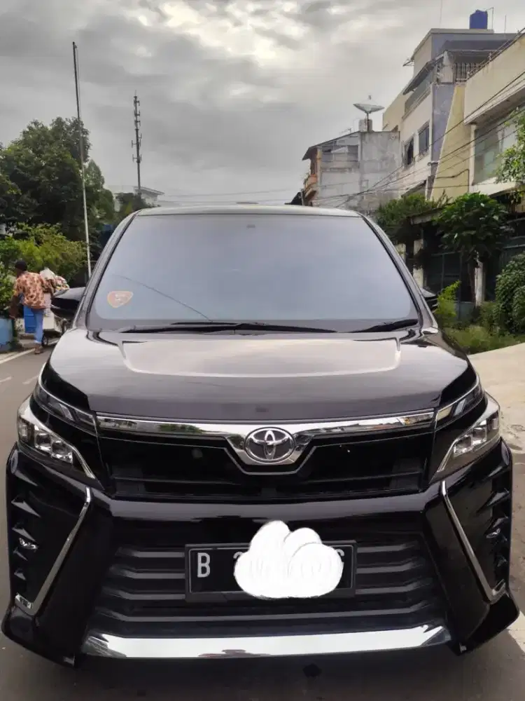 Toyota voxy 2021 km 40 rb harga cash