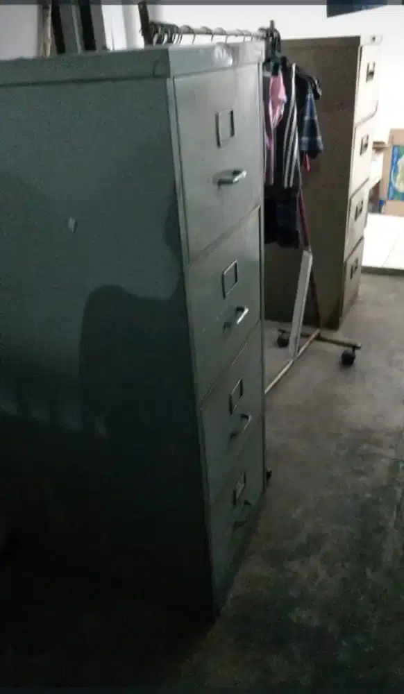Dijual Lemari besi 4 rak