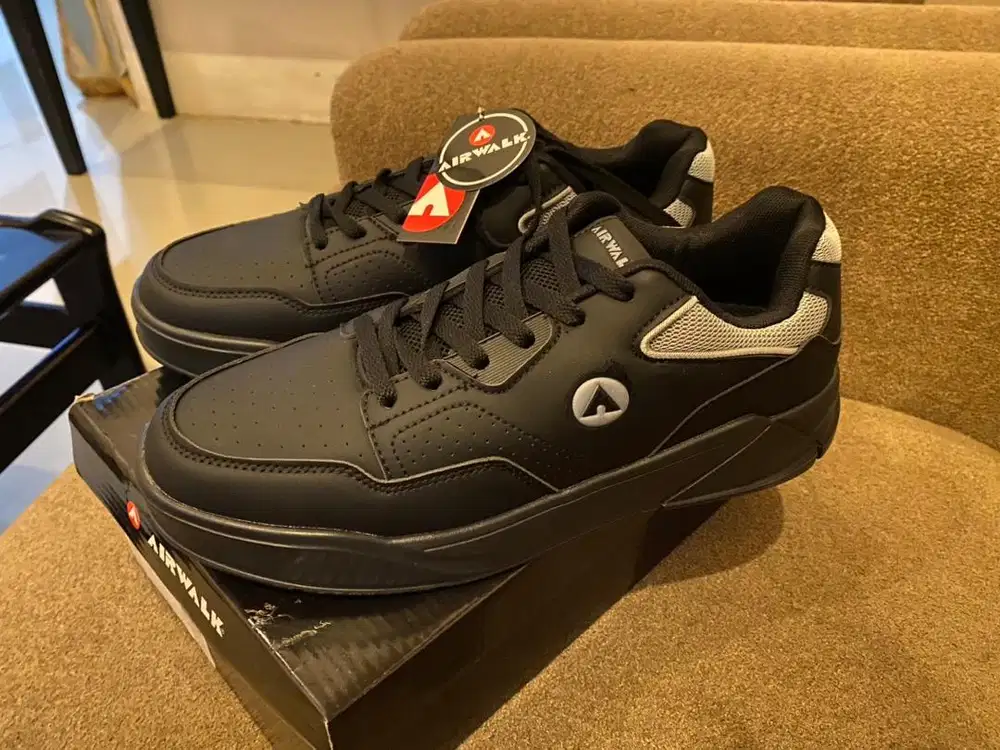 Sepatu casual airwalk size 44 masih baru