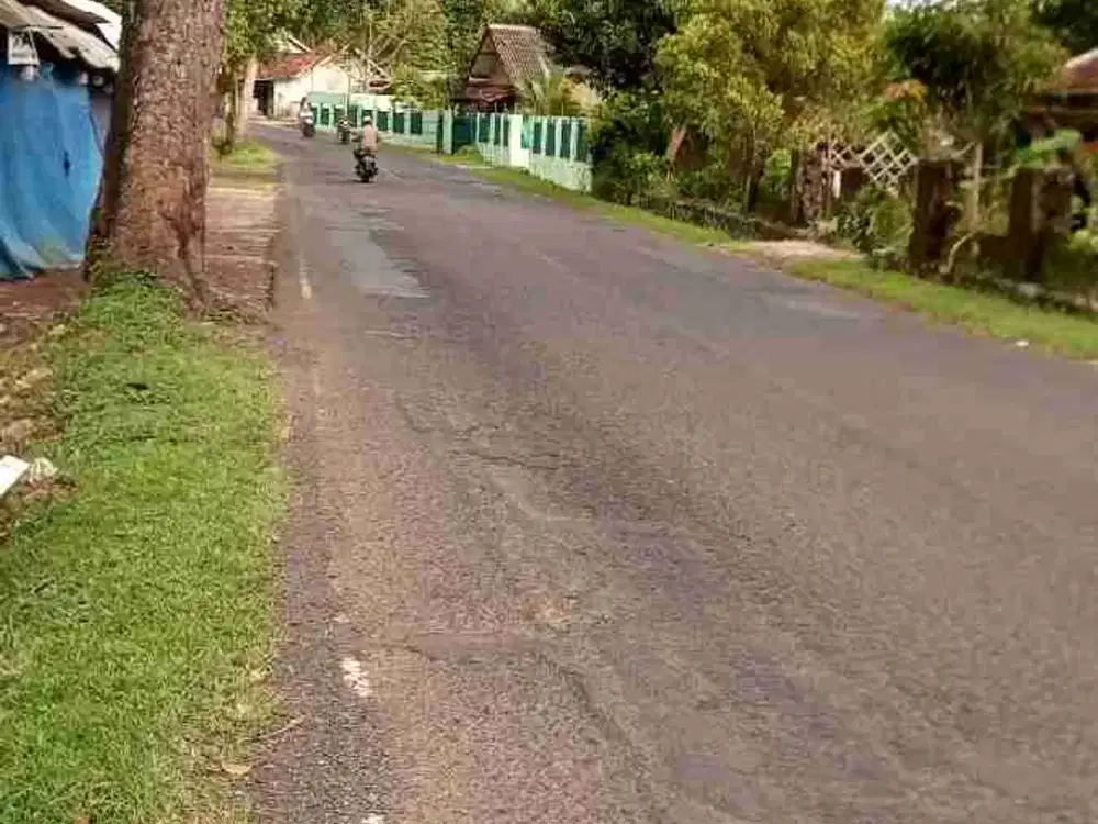 tanah darat pinggir jln raya