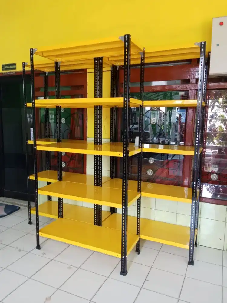 Rak tempat barang2 gudang