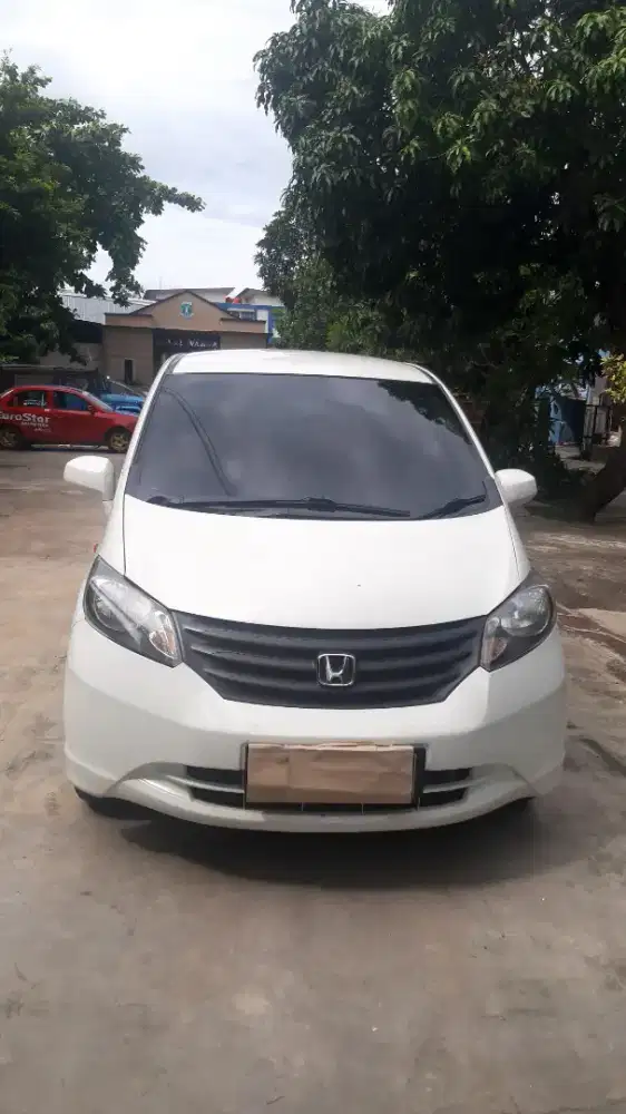 Honda Freed Automatic S at putih 2012