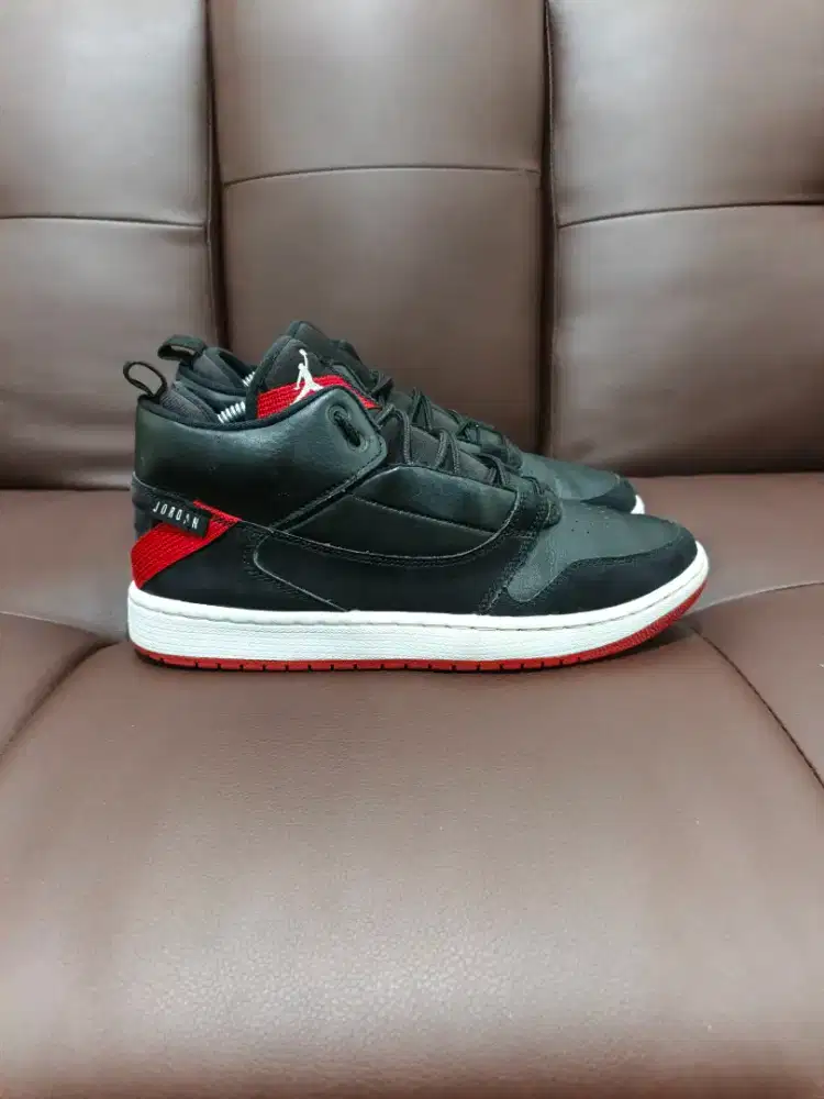 42- Sepatu second Nike Jordan Fadeaway