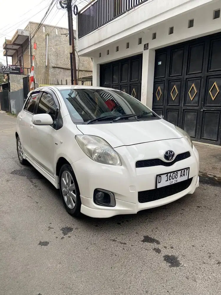 Toyota yaris E matic 2013 istimewa siap pake