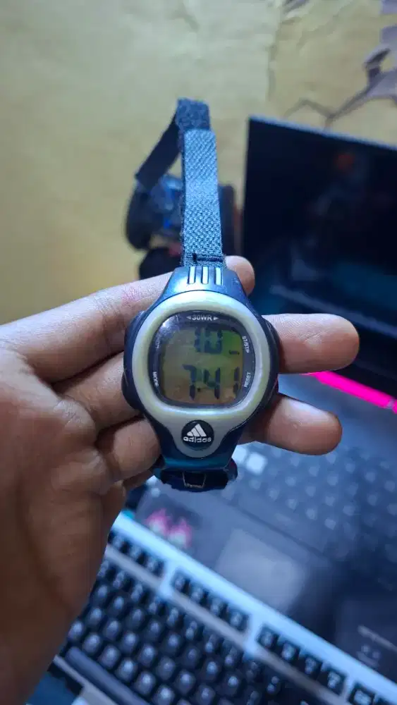 Jam tangan Adidas y2k