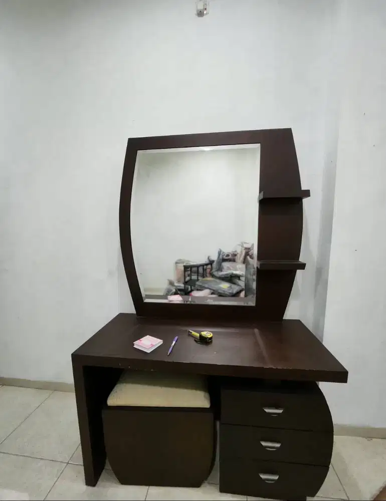 DI JUAL MEJA RIAS ESTETIK, GAYA JAMAN NOW