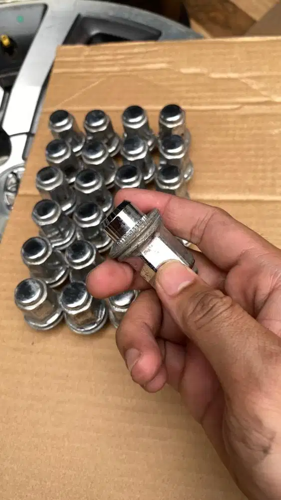 Baut velg fortuner innova pajero rush hilux mux triton