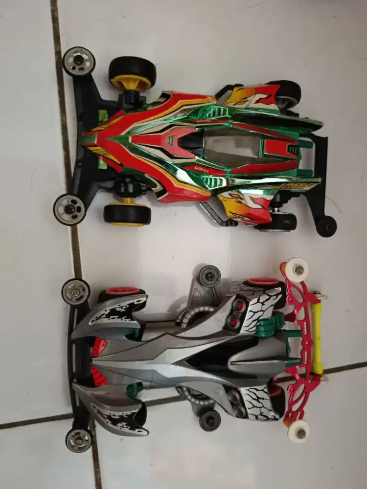 Dijual Borongan Mainan 2 Mobilan Bekas Keponakan