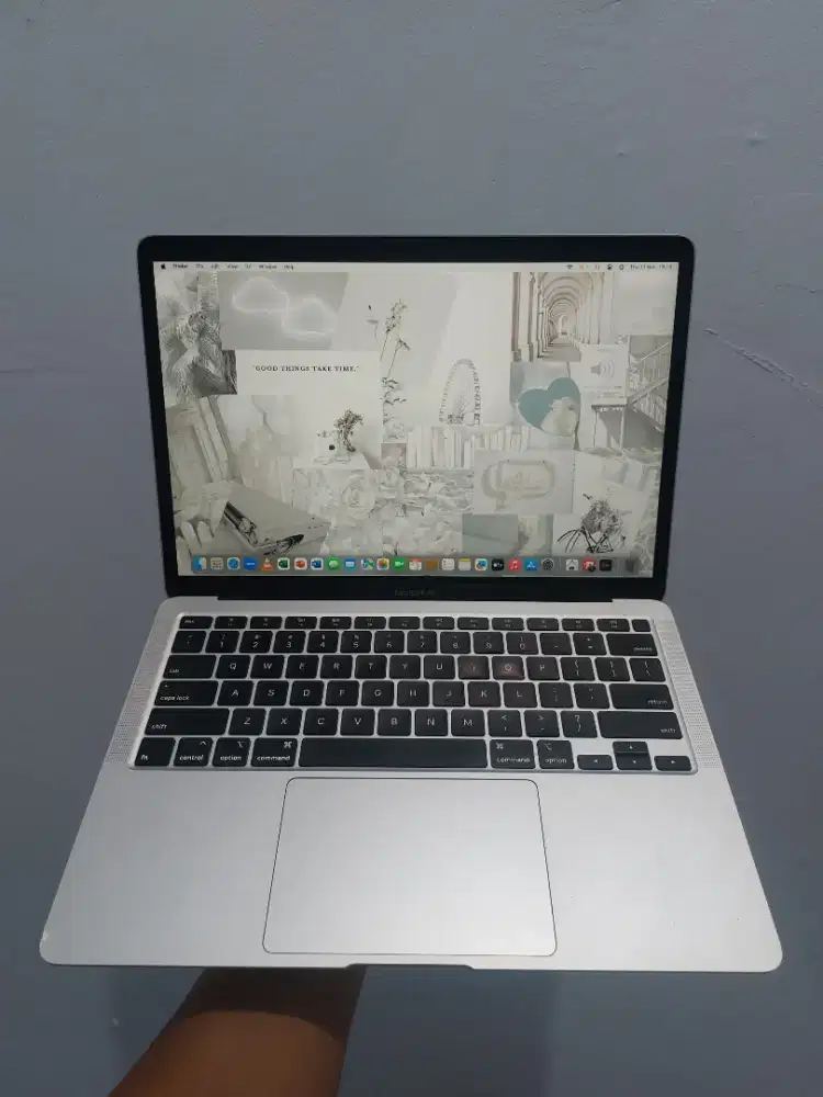 Macbook air 2020 Core i3 Ram 8/128GB lengkap Office siap pakai