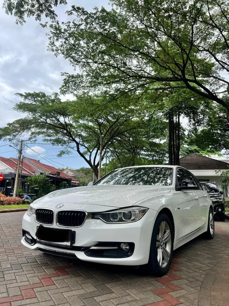Dijual BMW 320i F30 kondisi super istimewa Zero Spet full original nik