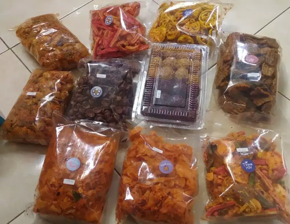Cemilan manis, asin dan pedas / snack 250 gr