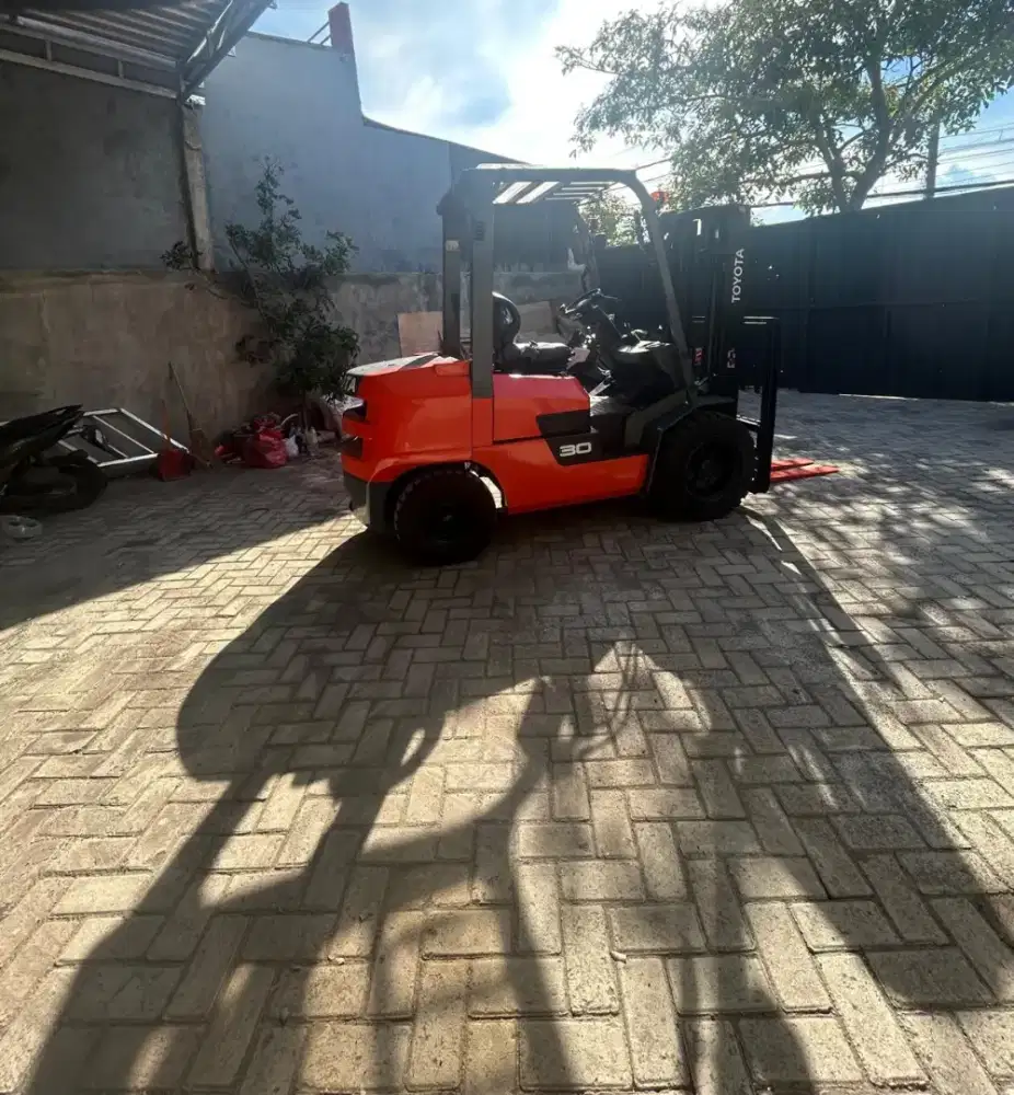 FORKLIFT BEKAS 3 TOYOTA MAST 3 METER SERI FDZN 30