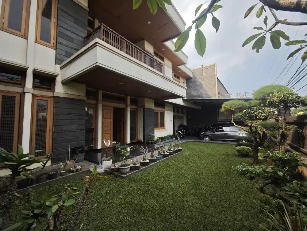 Rumah Lux Komplek Mekarwangi Bandung