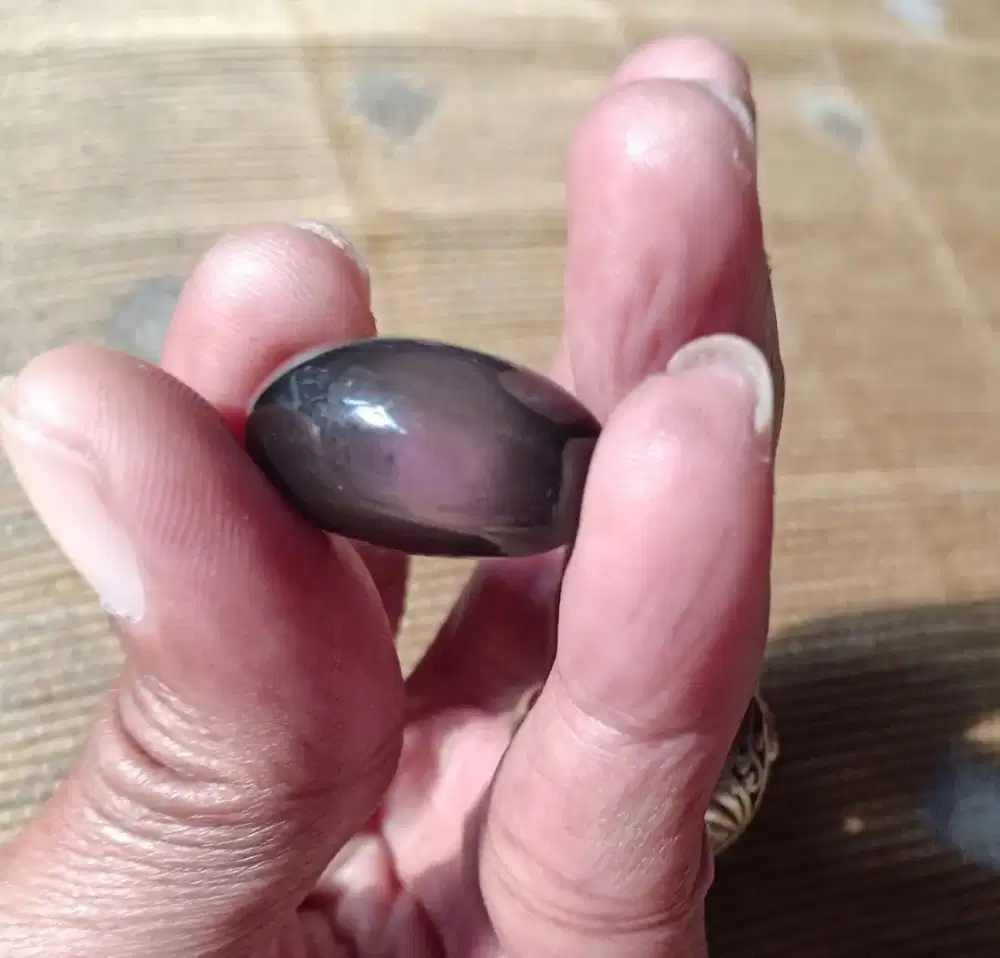 Batu Mata Dewa Hitam Ke Ungu