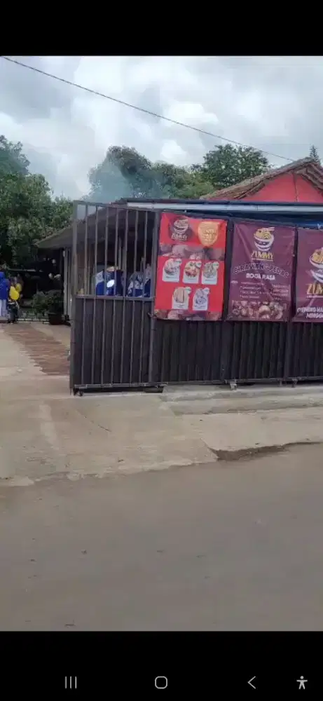 Dijual tanah dan bangunan kedai kafe yang masih beroperasi