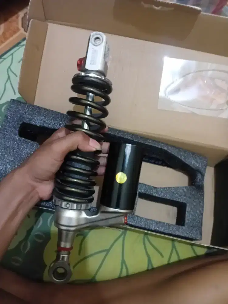 Di jual Shock absorber