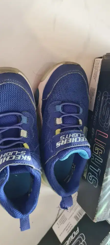 SEpatu Skechers