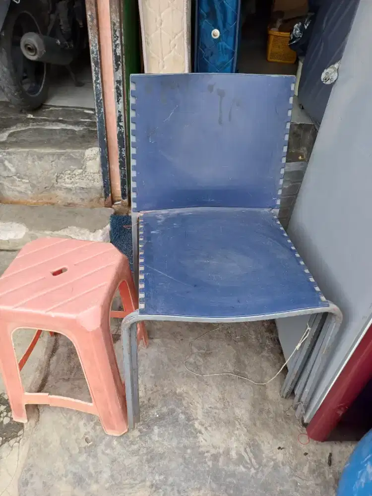 Bangku kursi besi 125 satuan ada 4 pcs