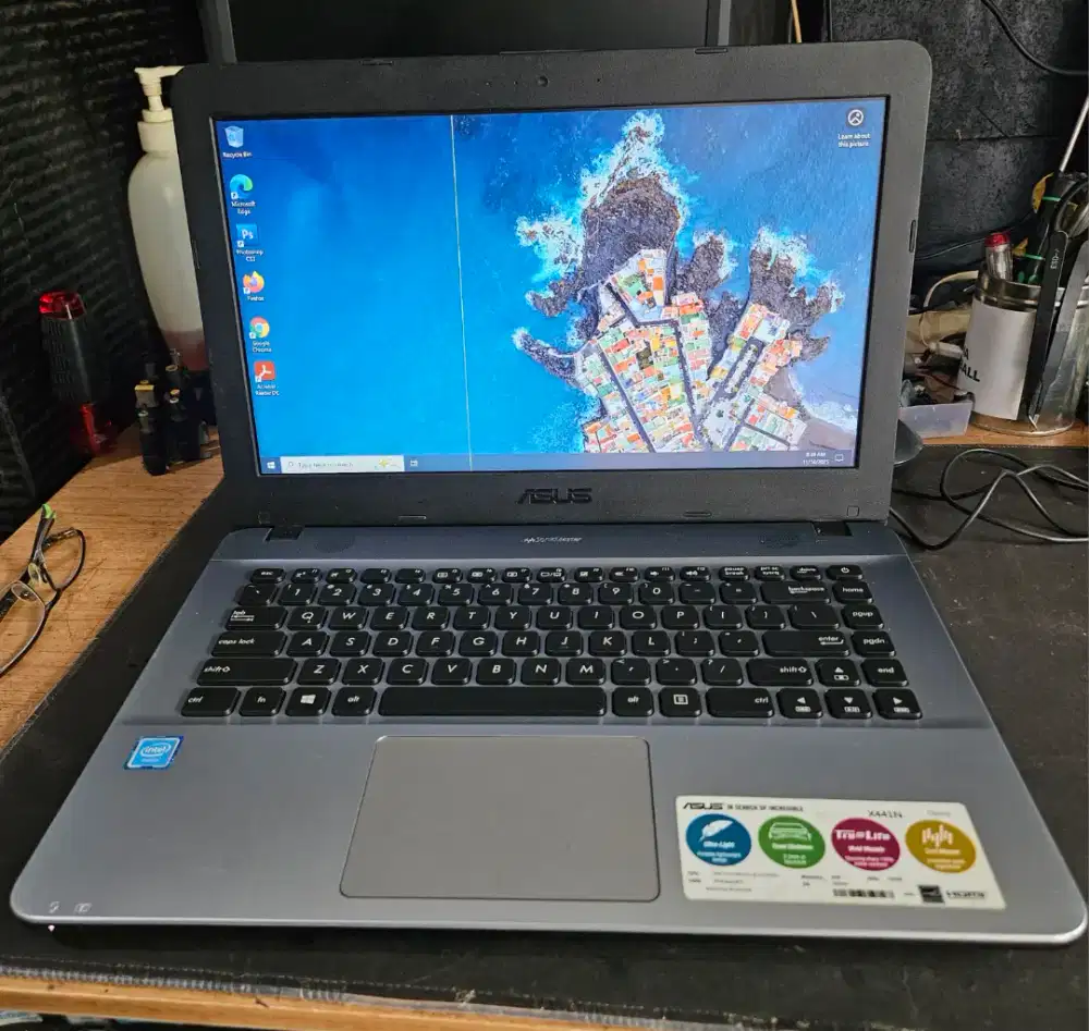 Asus mulus batre awet minus layar ada 1 helai garis yg lain normal