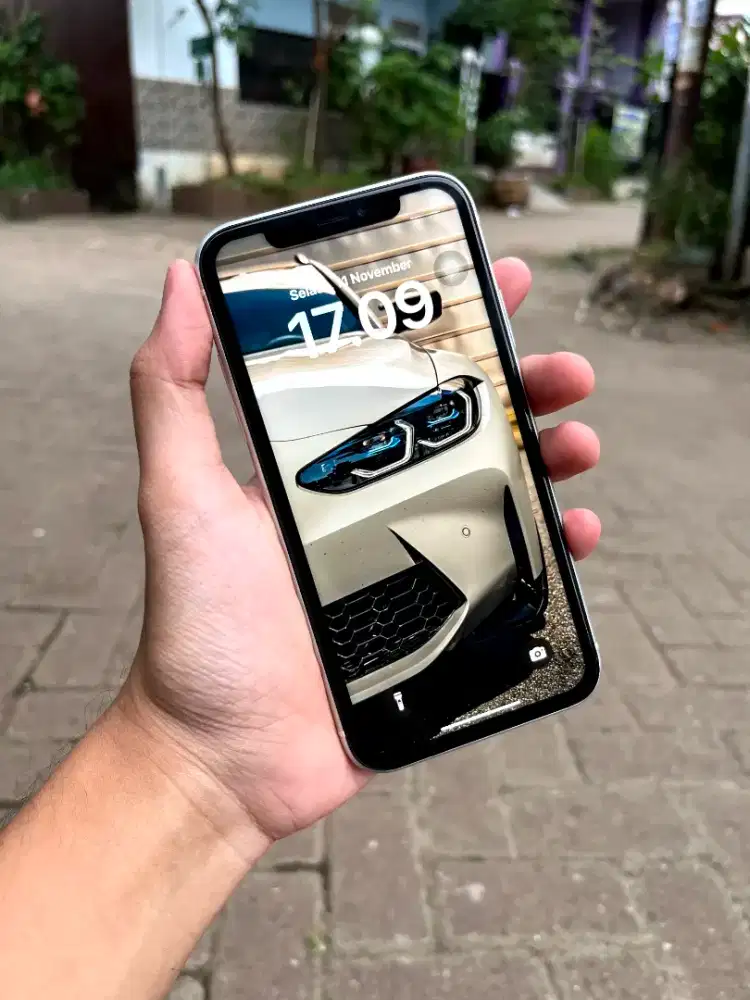 iPhone XR 64 GB putih