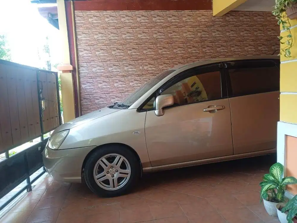 Mobil Suzuki Aerio 2003 MT