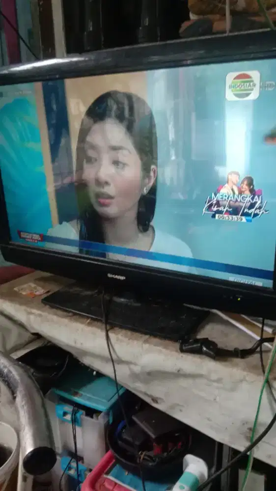 Tv Sharp Aquos 32 ins LCd