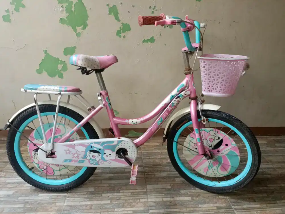 Sepeda anak perempuan BNB